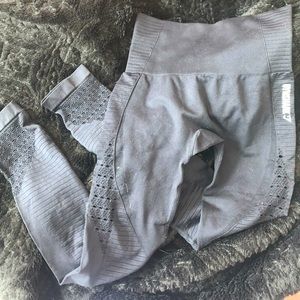 Gym shark leggings
